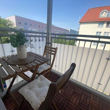 Charming Apartment - Balcony - Wifi - Kitchen Magdeburg Bagian luar foto