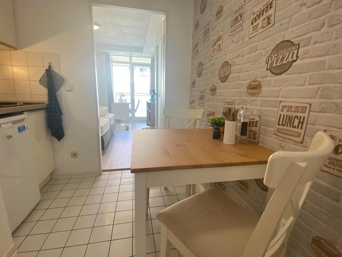 Charming Apartment - Balcony - Wifi - Kitchen Magdeburg Bagian luar foto
